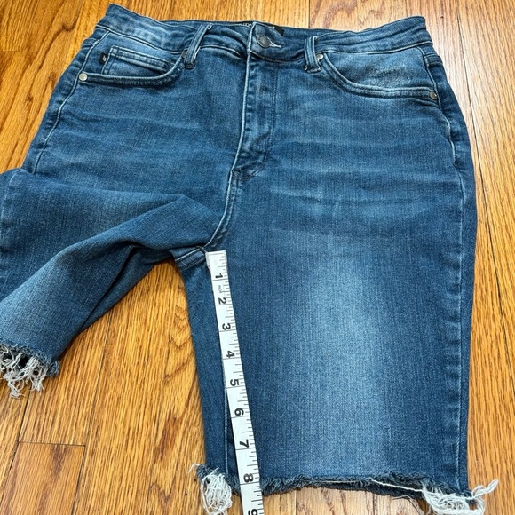Judy Blue Y2K High Waist Raw Hem Bermuda Denim Blue Jean Shorts women's 11/30 - Picture 11 of 14